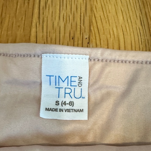 Time and Tru | Pink Sequin Skirt with small slit - Picture 4 of 13